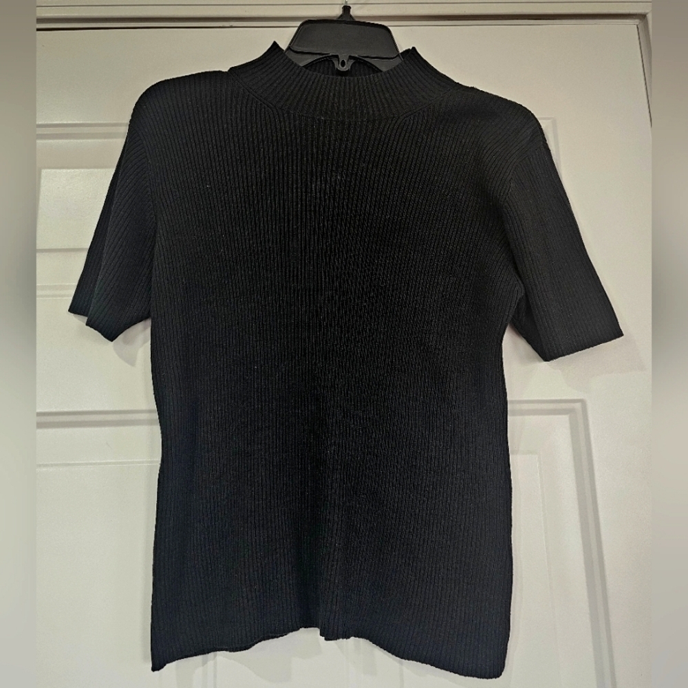 Joseph A 100%Silk turtle neck fitted top